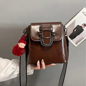 2020 lady's chic leather retro fashion quality large capacity shoulder bag