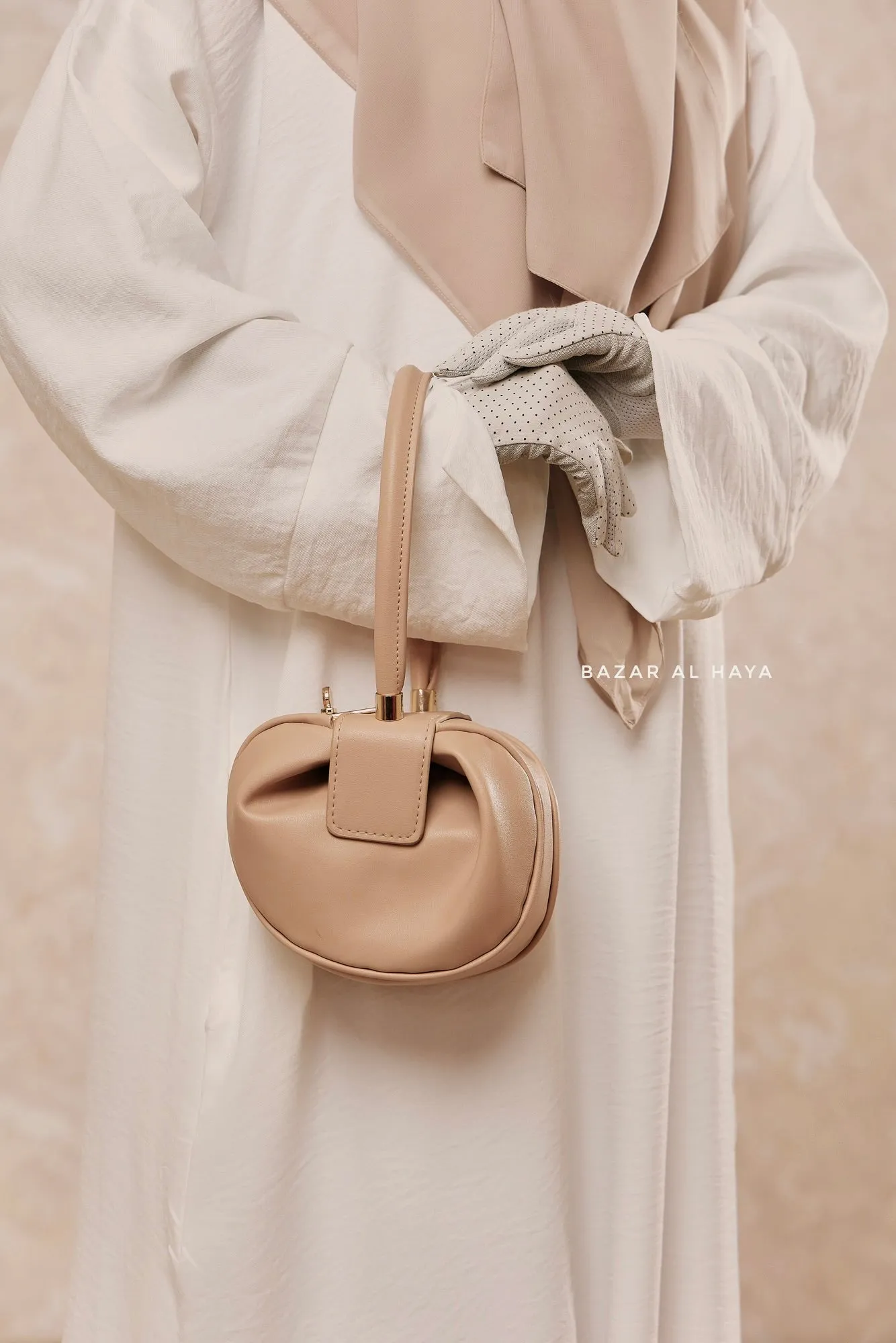 Unique Round Hand Bag In Beige